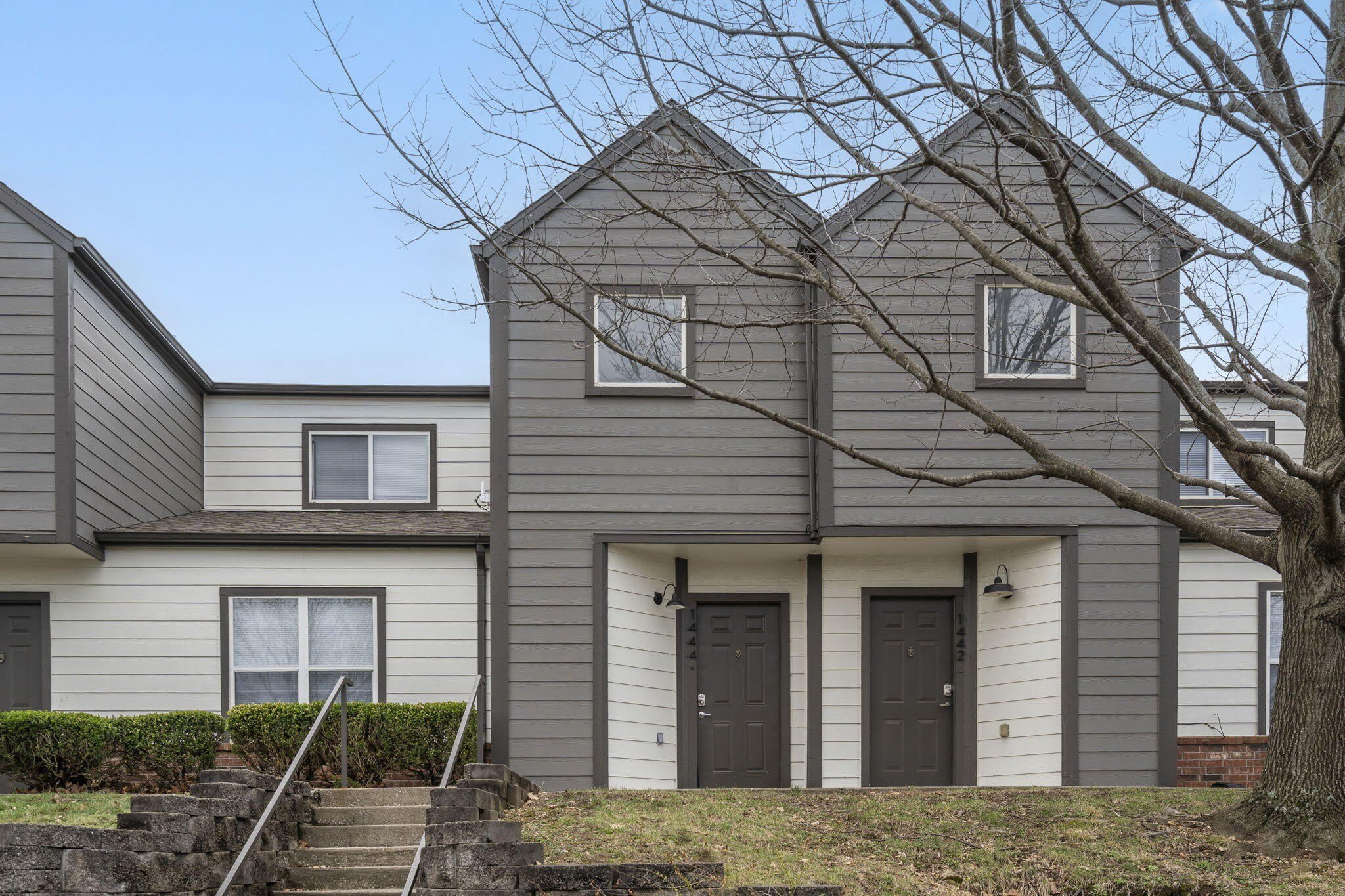 1447 E Oakwood Lane – photo 1