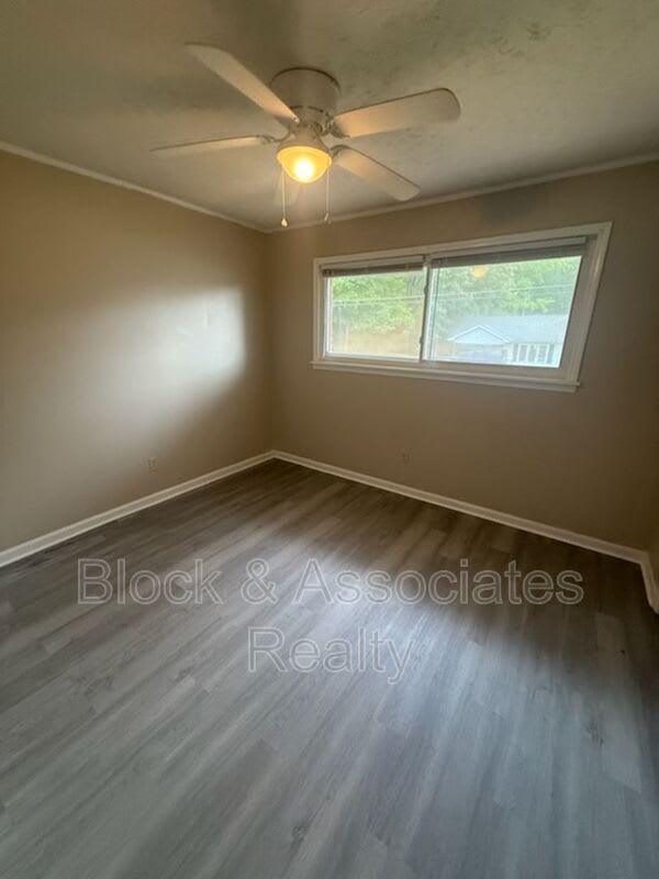 142 W. Pritchard St – photo 4