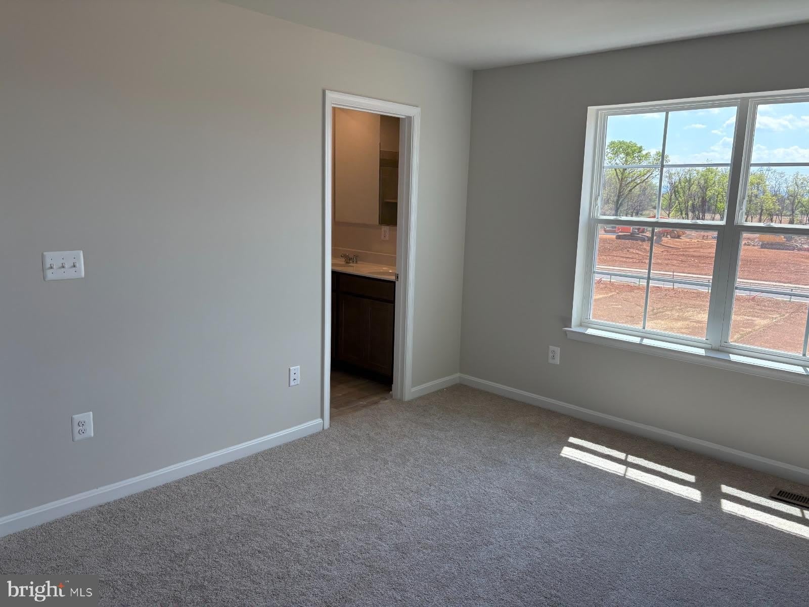 398 SEEBACK DRIVE – photo 3