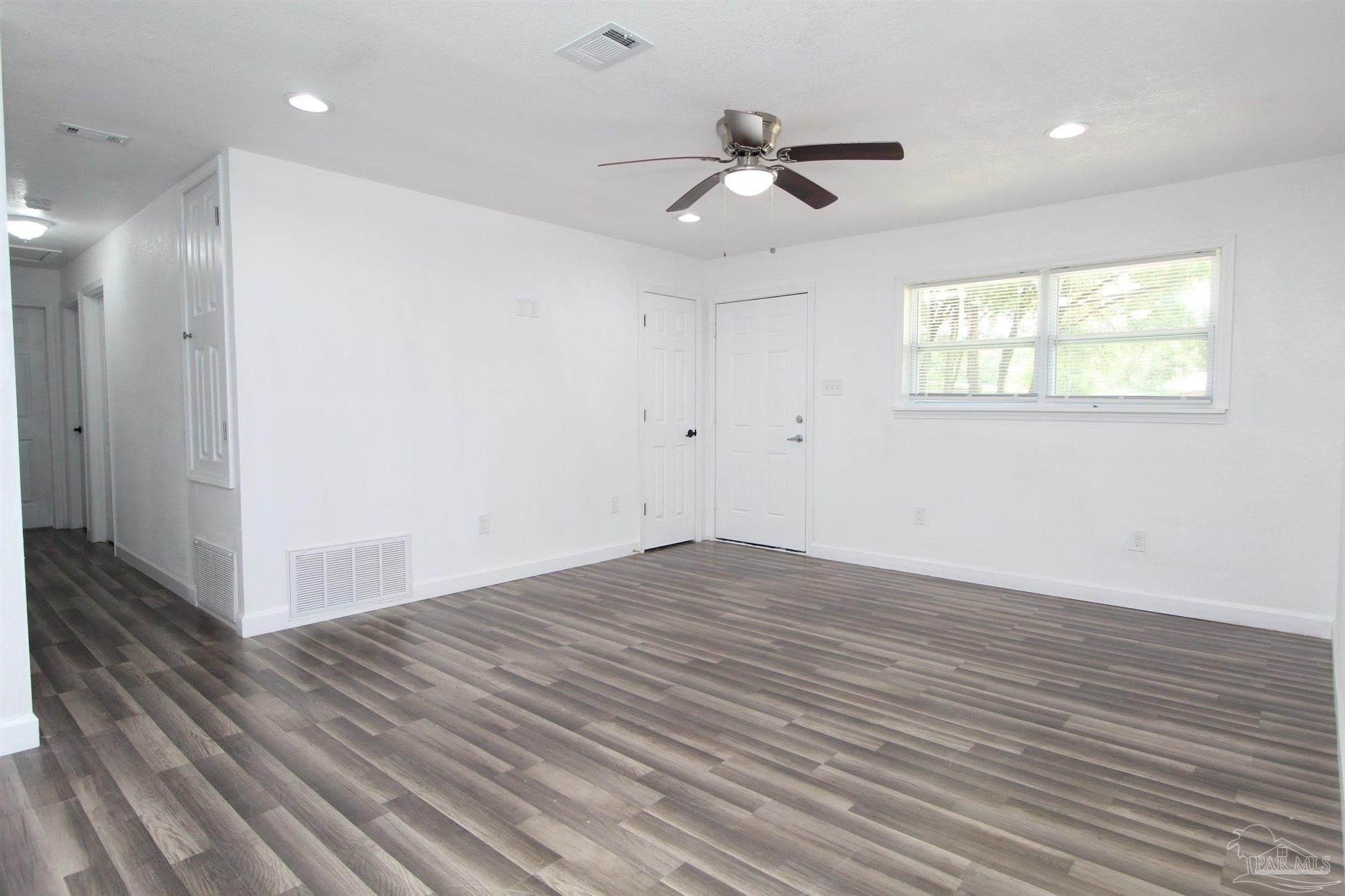 6037 Syrcle Ave – photo 4