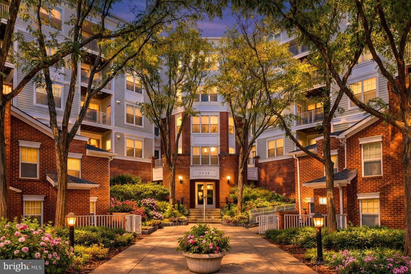 1625 INTERNATIONAL DR #321 – photo 1