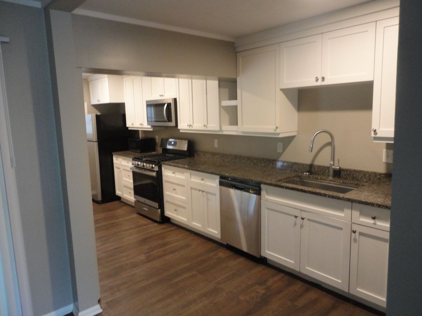 4 Bedroom/2 Bath located in Golf Club Manor – photo 4