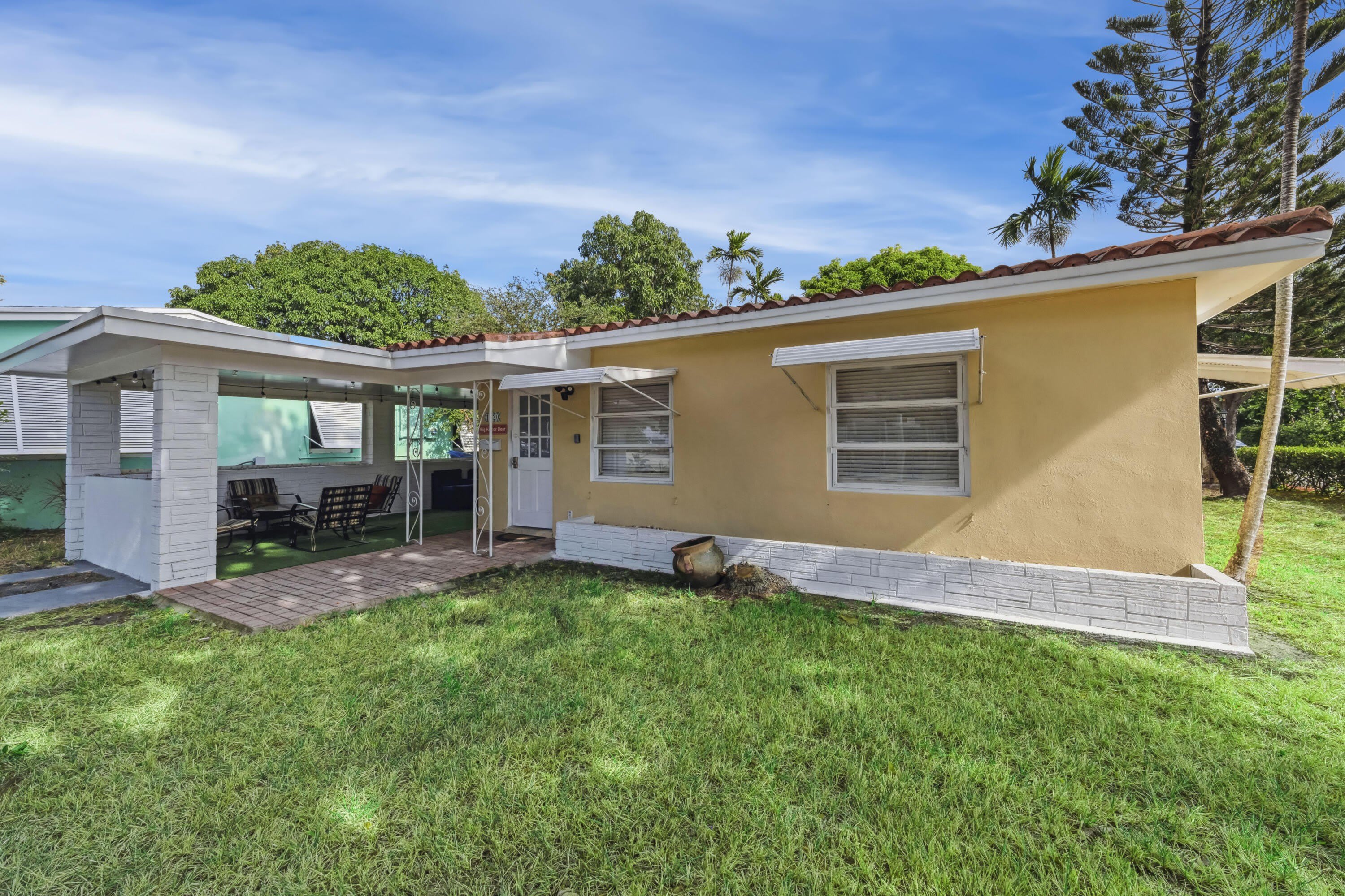 1420 MIAMI Road – photo 2