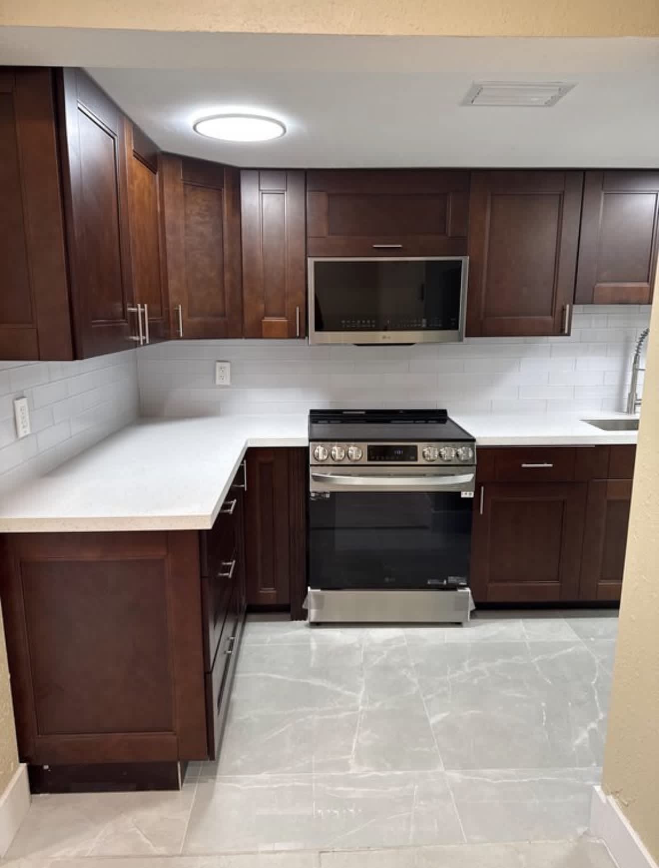 2336 Nw 35th St – photo 2