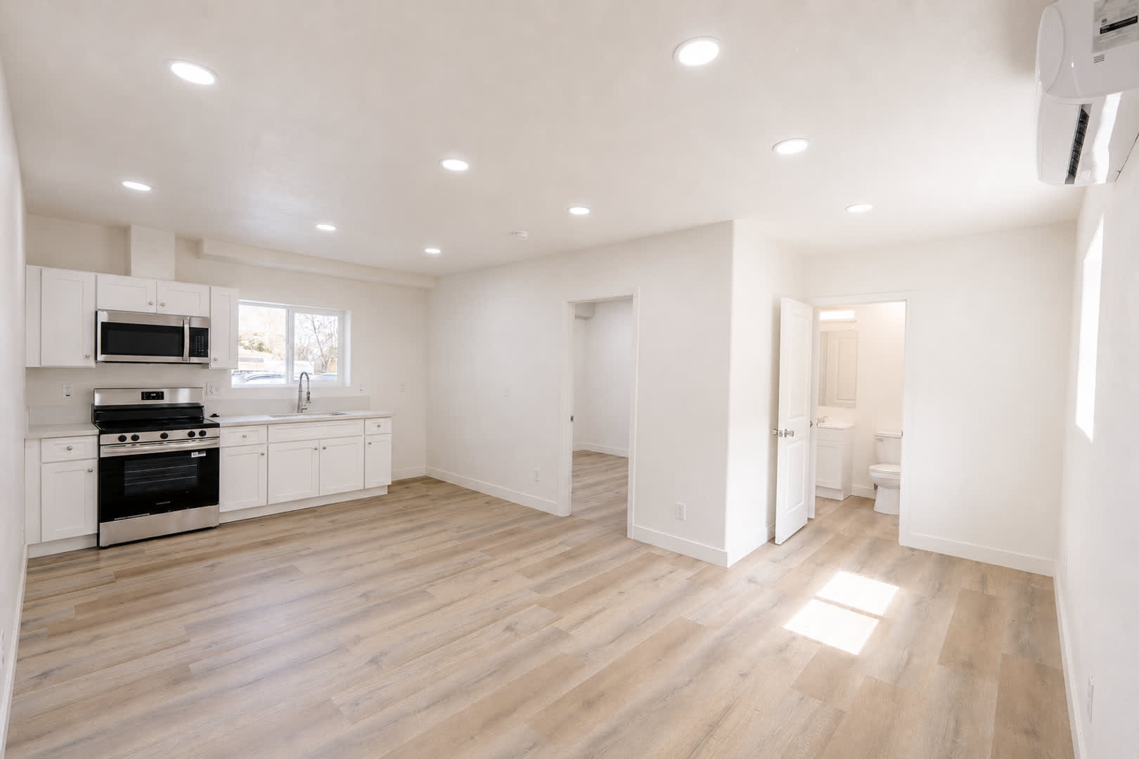 6187 Vanessa Street – photo 3
