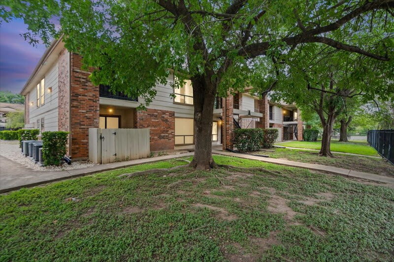 1705 Crossing Place – photo 1