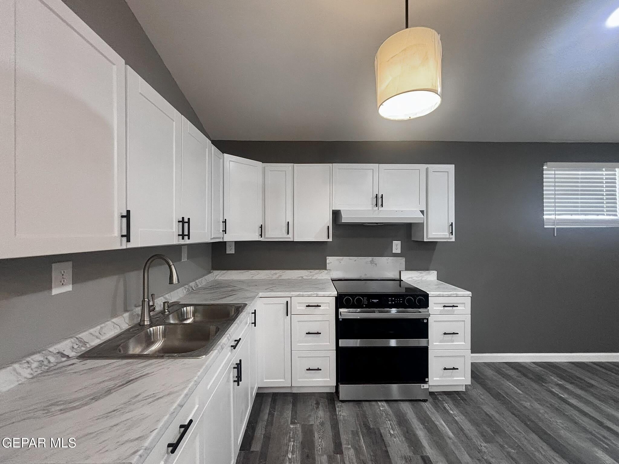 8335 Roseway Drive – photo 4
