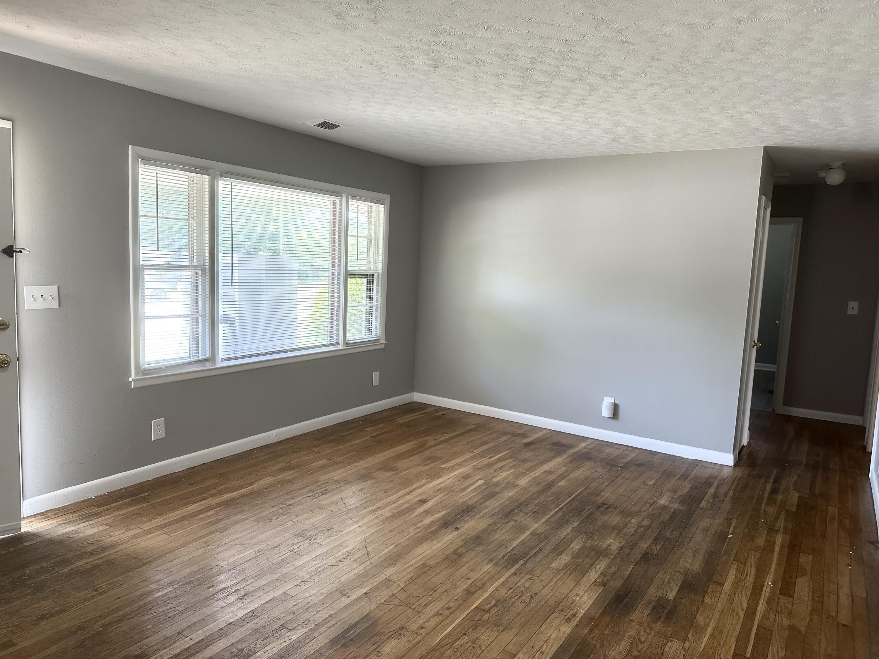1072 Hudson Avenue – photo 2