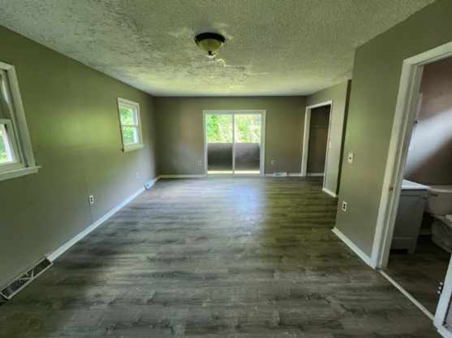 Two Bedroom Single Family Home! – photo 4