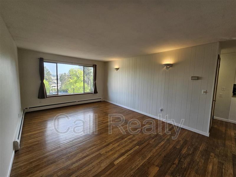 904 W Lincoln Pl. – photo 2