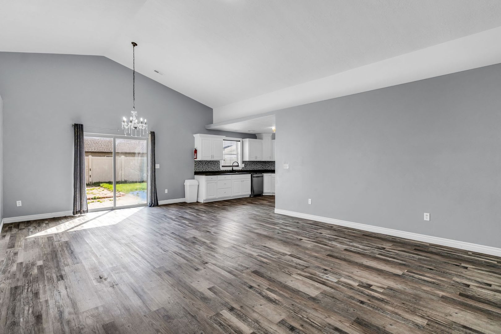 3 Bed Home with Open Layout & High Ceilings – photo 4