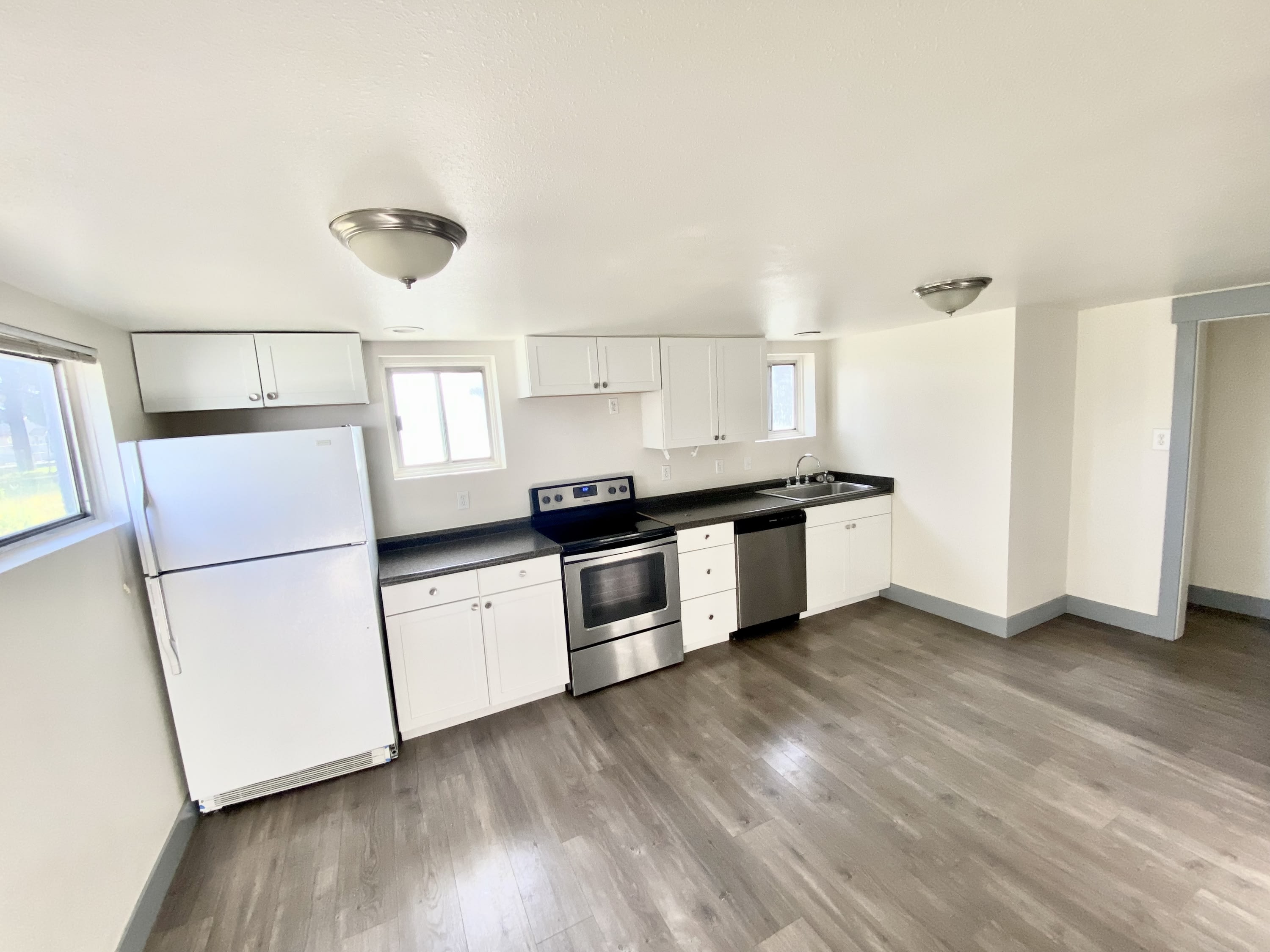 588 W Utah Ave – photo 3