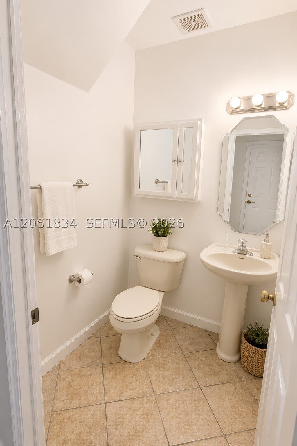 2603 NE 41st Cir – photo 4