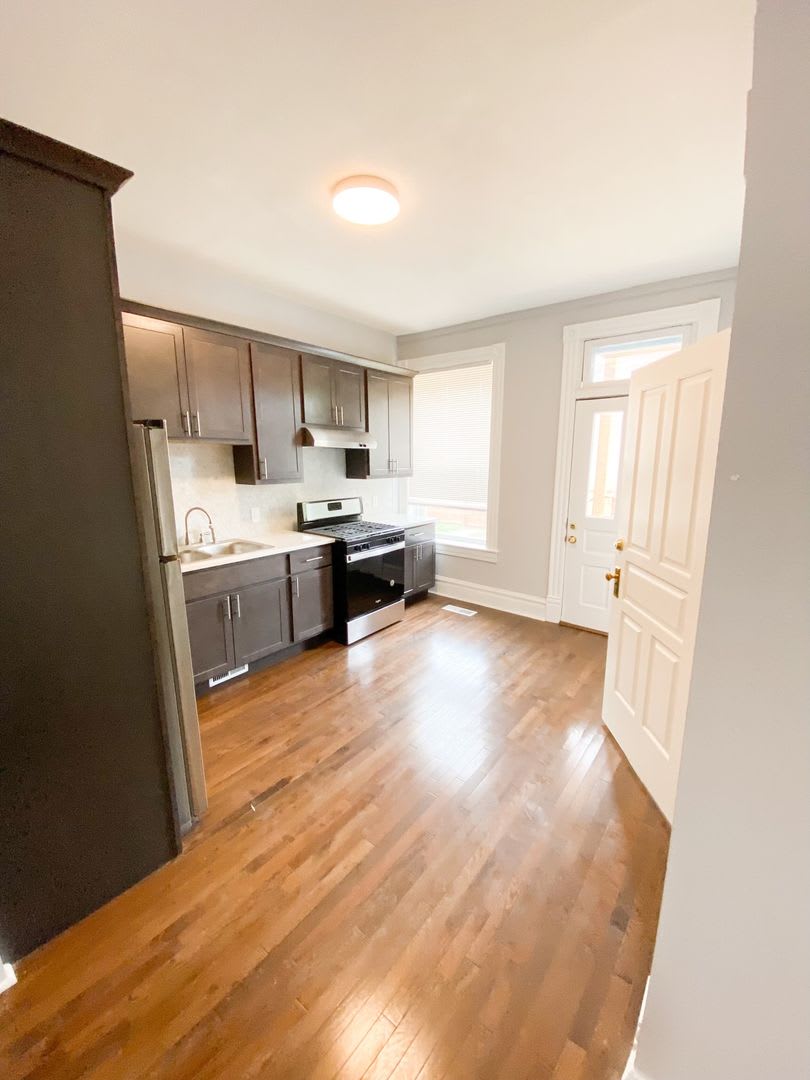 Newly Renovated 2 Bedroom/2 Bathroom! – photo 5