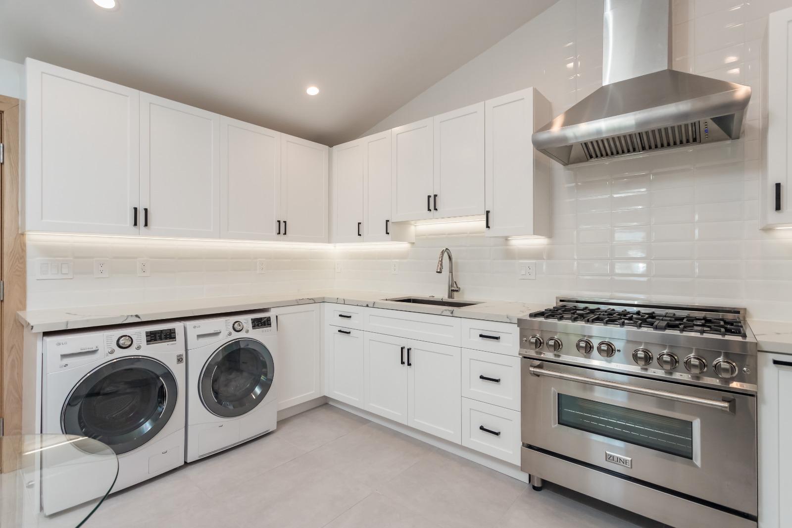 6543 Van Nuys Boulevard – photo 2