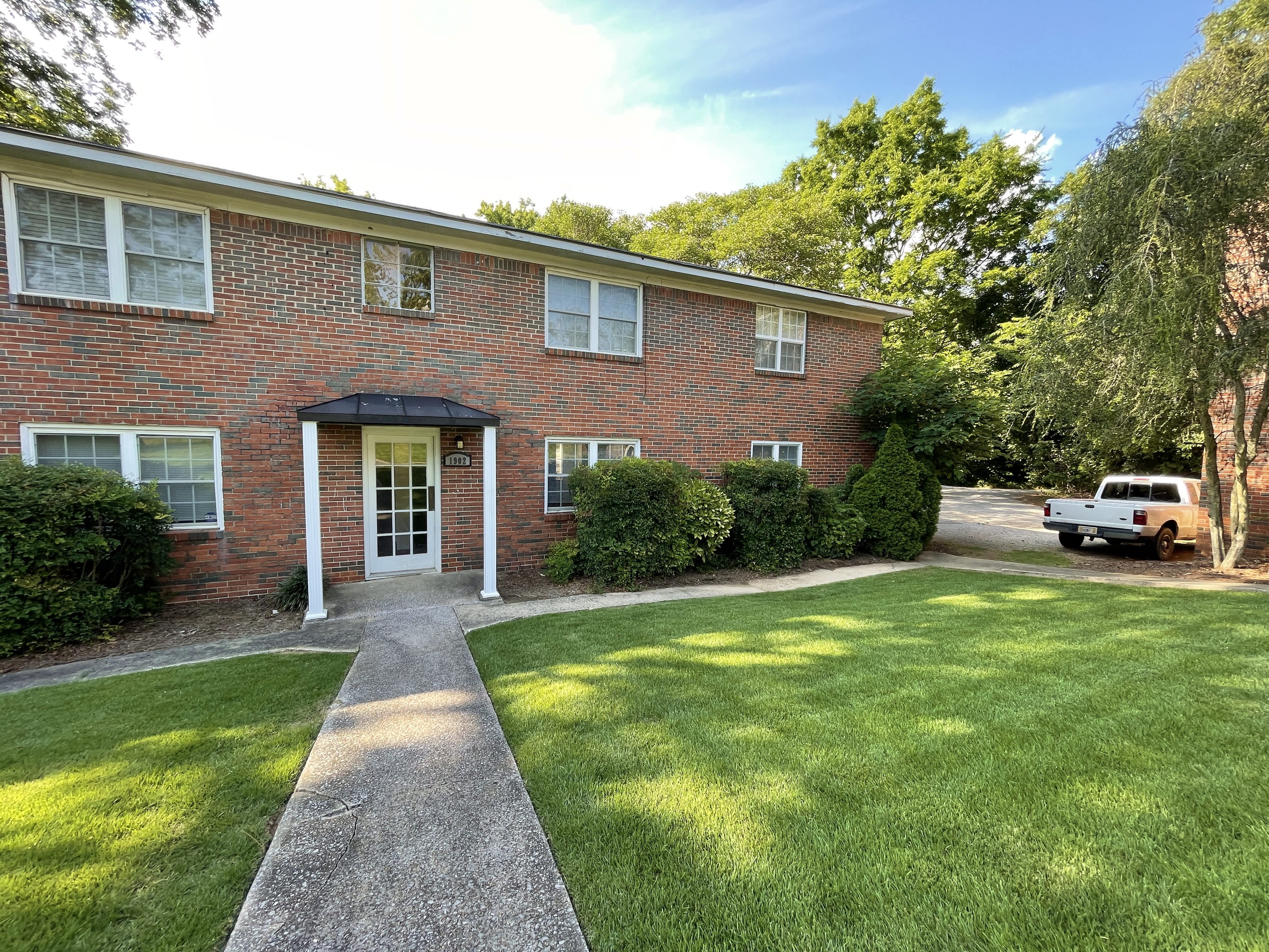 1902 Courtney Dr – photo 1