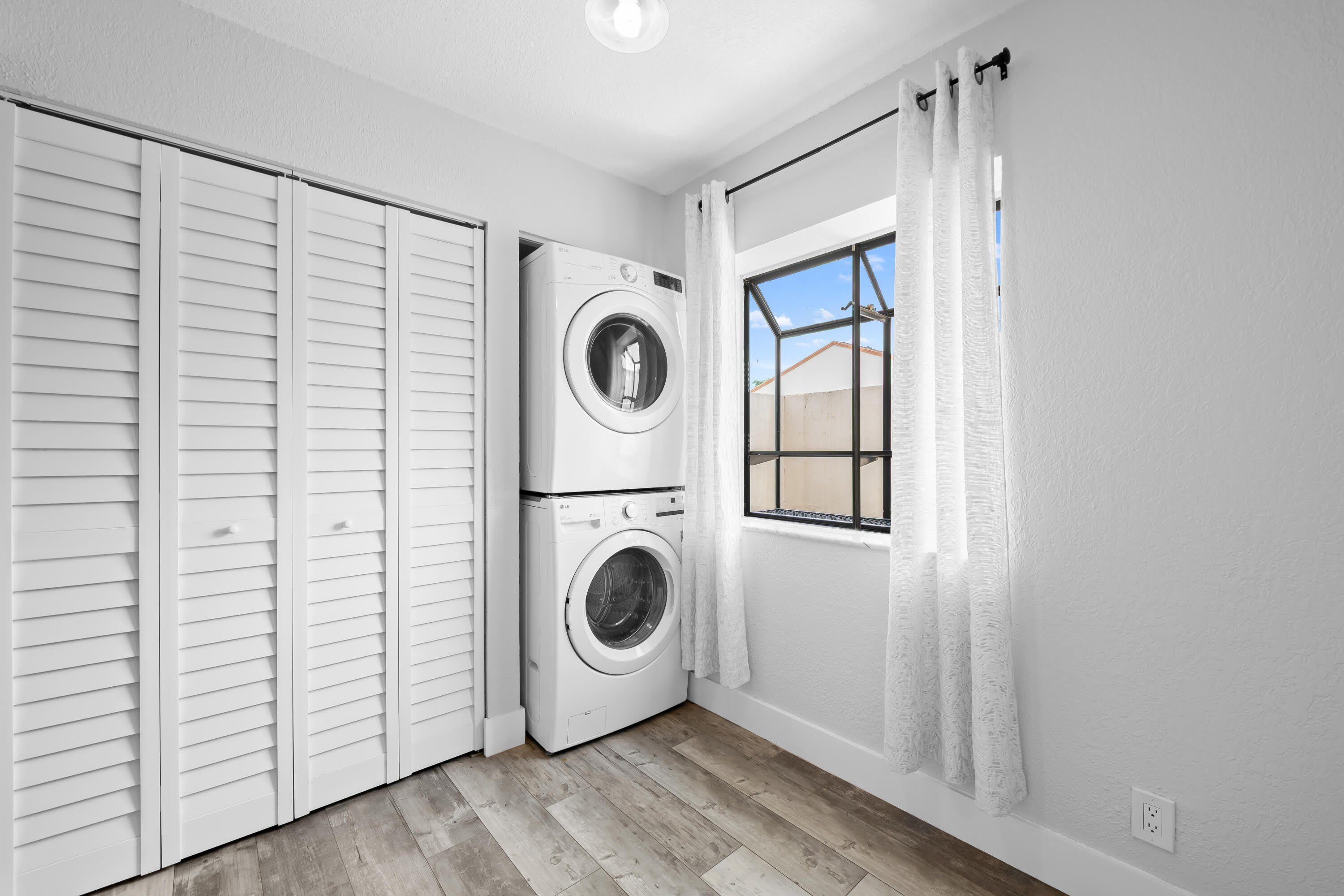 4221 SW 71st Terrace – photo 5