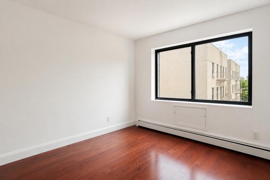 2120 Daly Ave – photo 2