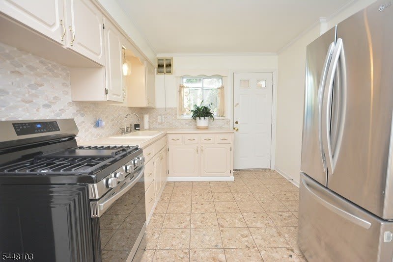 765 W 7Th St – photo 3