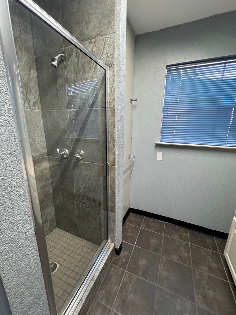 Updated Corner Lot W/ Garage Apartment – photo 4