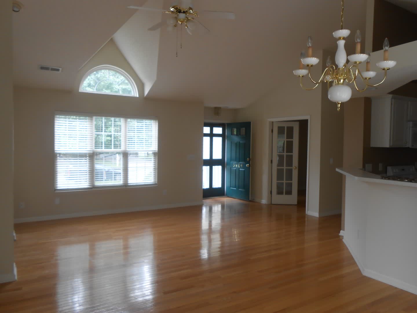 Fantastic 3 BR House w/ Inviting Floor Plan in Kernodle/NW School District – photo 3