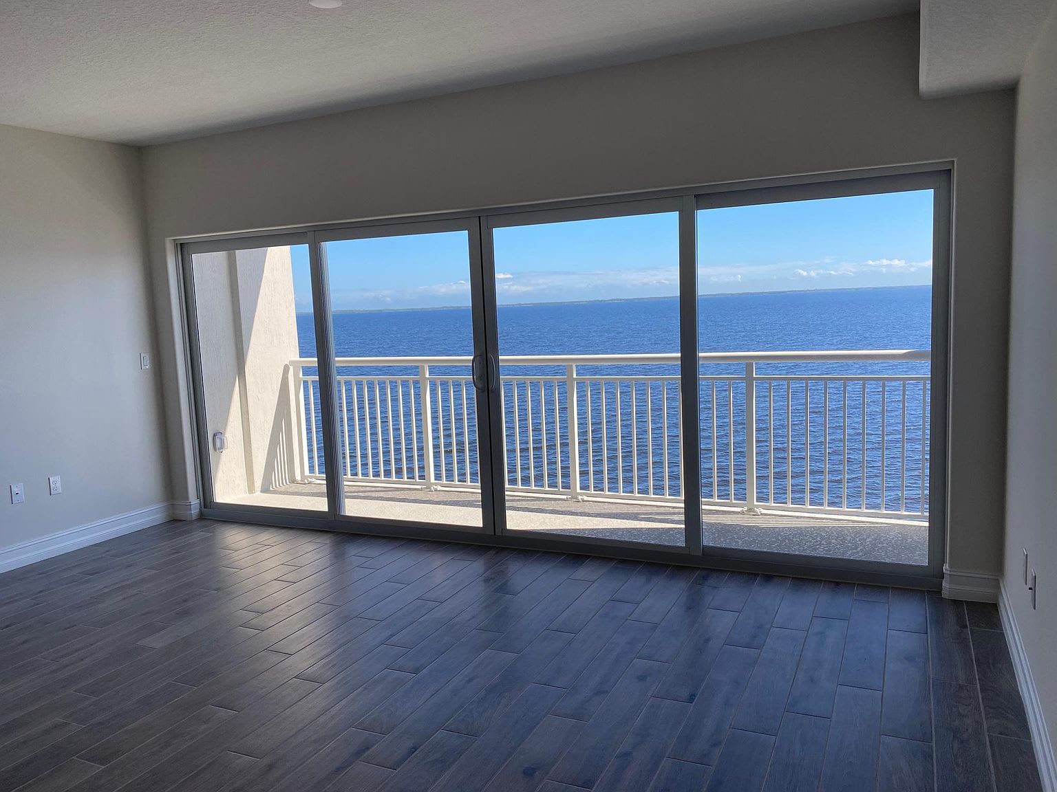 1825 Riverside Drive – photo 3
