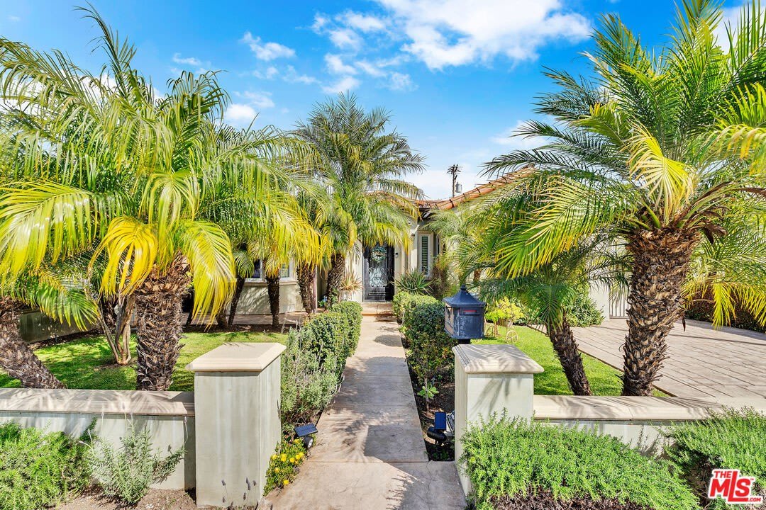 326 N Doheny Dr – photo 1