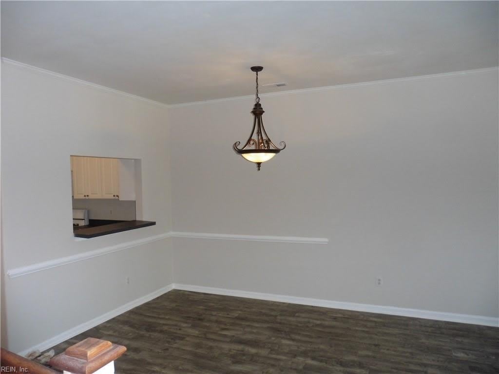 2364 Charing Cross Road – photo 5