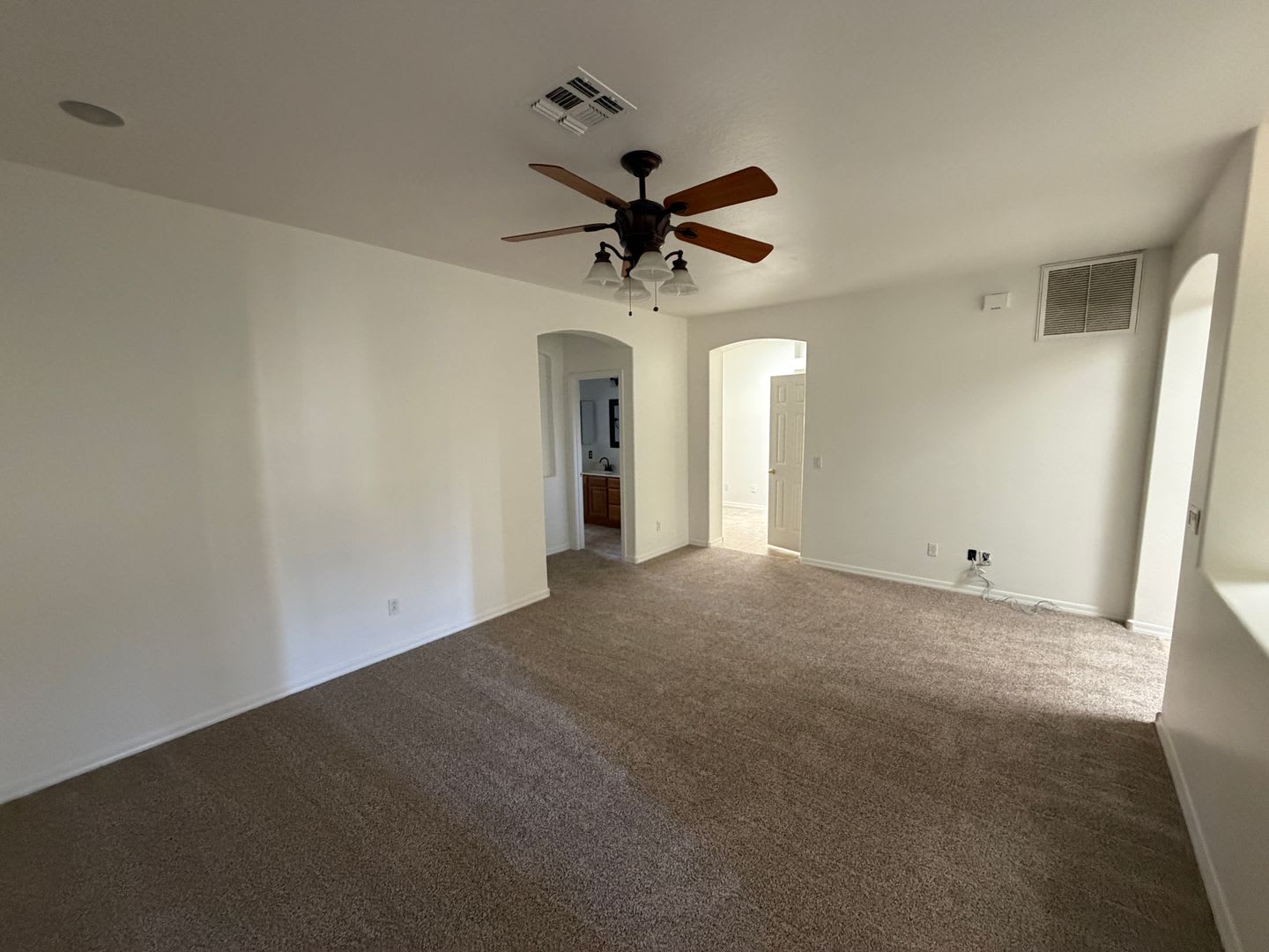 Spacious Updated 2 Bed 2 Bath Condo With Attached 2 Car Garage In Mesa – photo 4