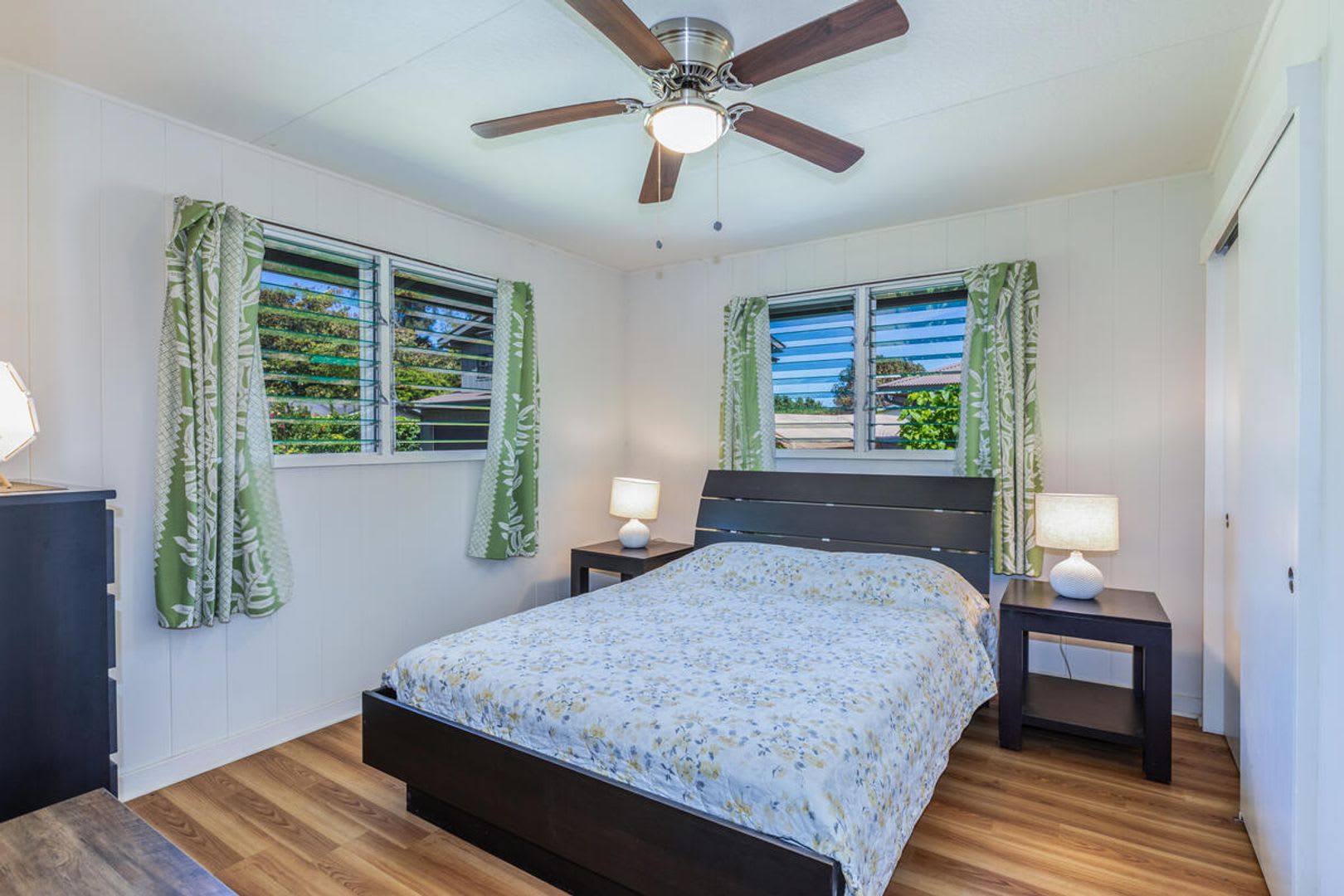 Downtown Hanalei, walk to town and beach, fully furnished 3 bedroom 2bath home available 9/1/26 – photo 3