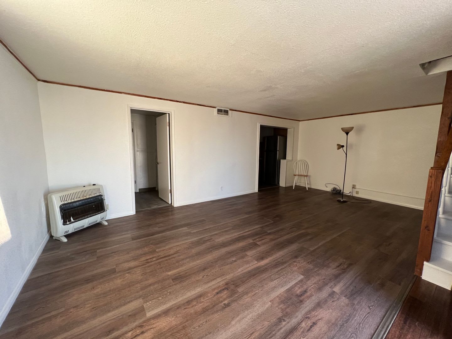 Cozy 3 Bed 1 Bath With A White Picket Fence – photo 2