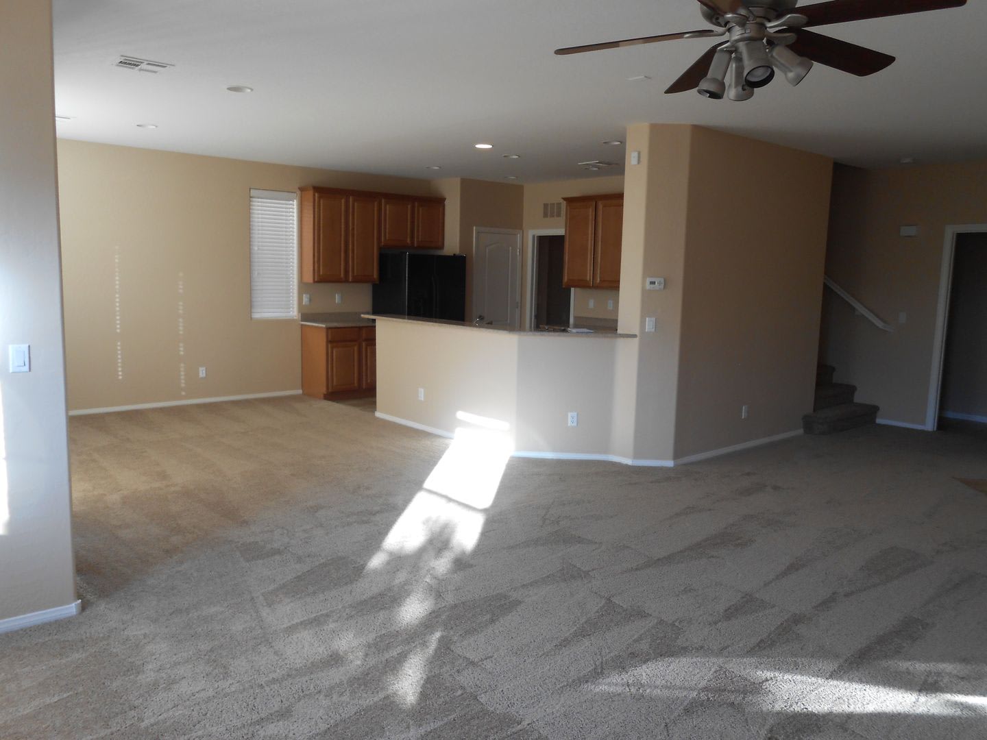 Fantastic 2 Story Home in Mountains Edge with Community Pool – photo 4