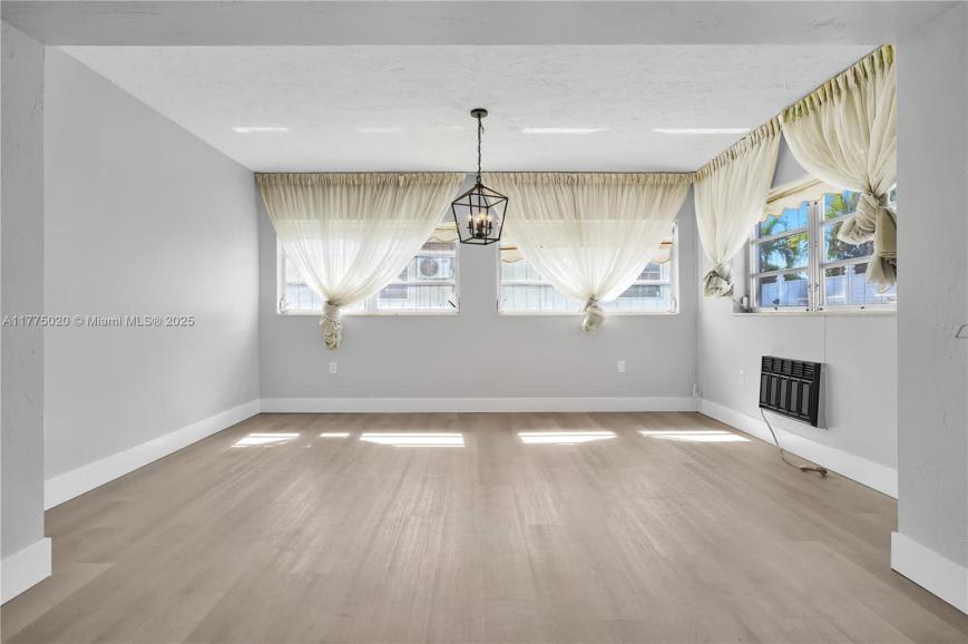 16530 NE 11th Ave – photo 5