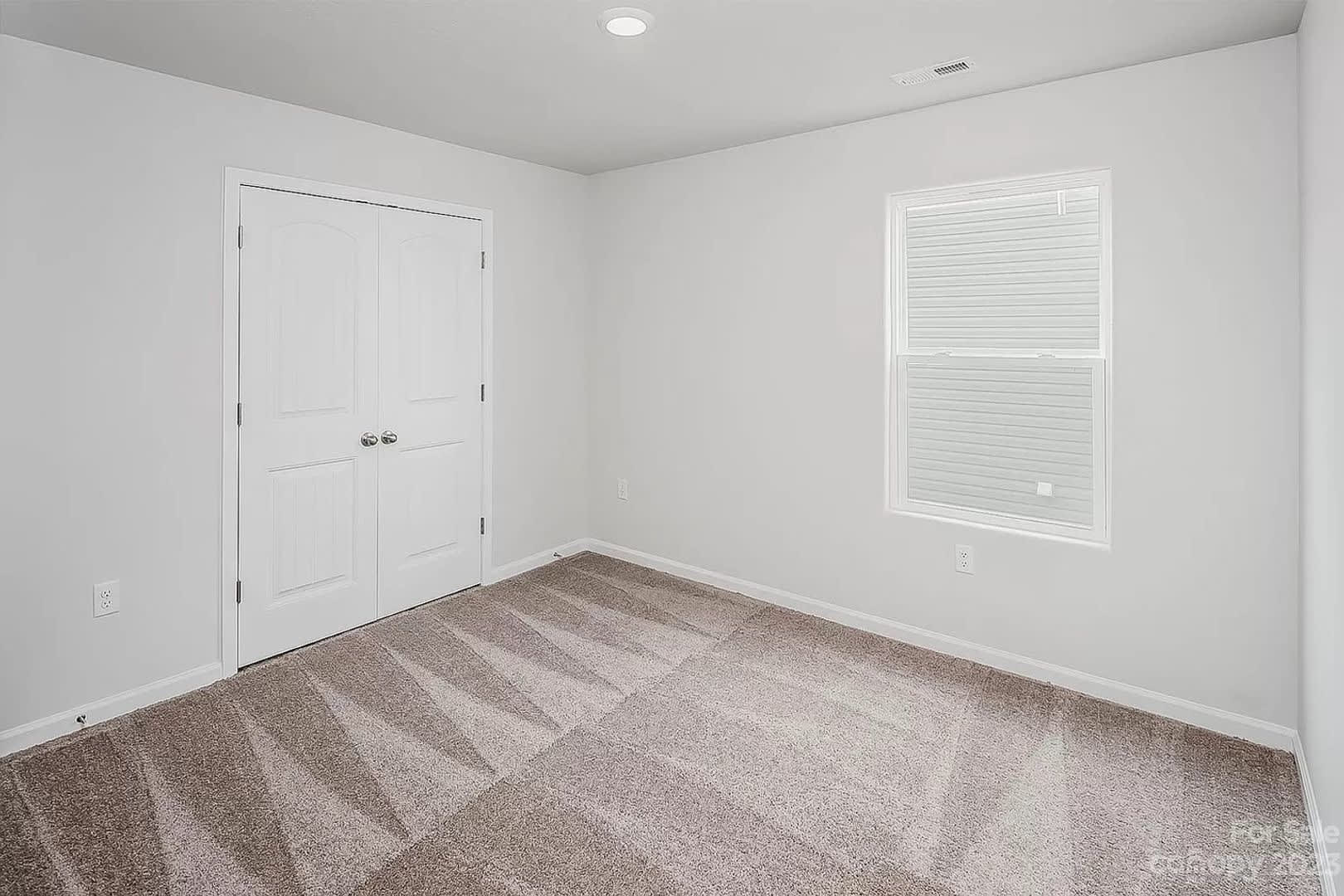 Room in 4 Bedroom Home at Transatlantic Ave – photo 4