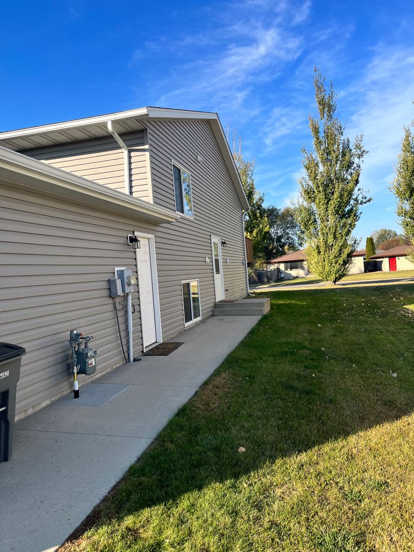 Heated Garage 3 Bed 2 Bath Twin Home – photo 5