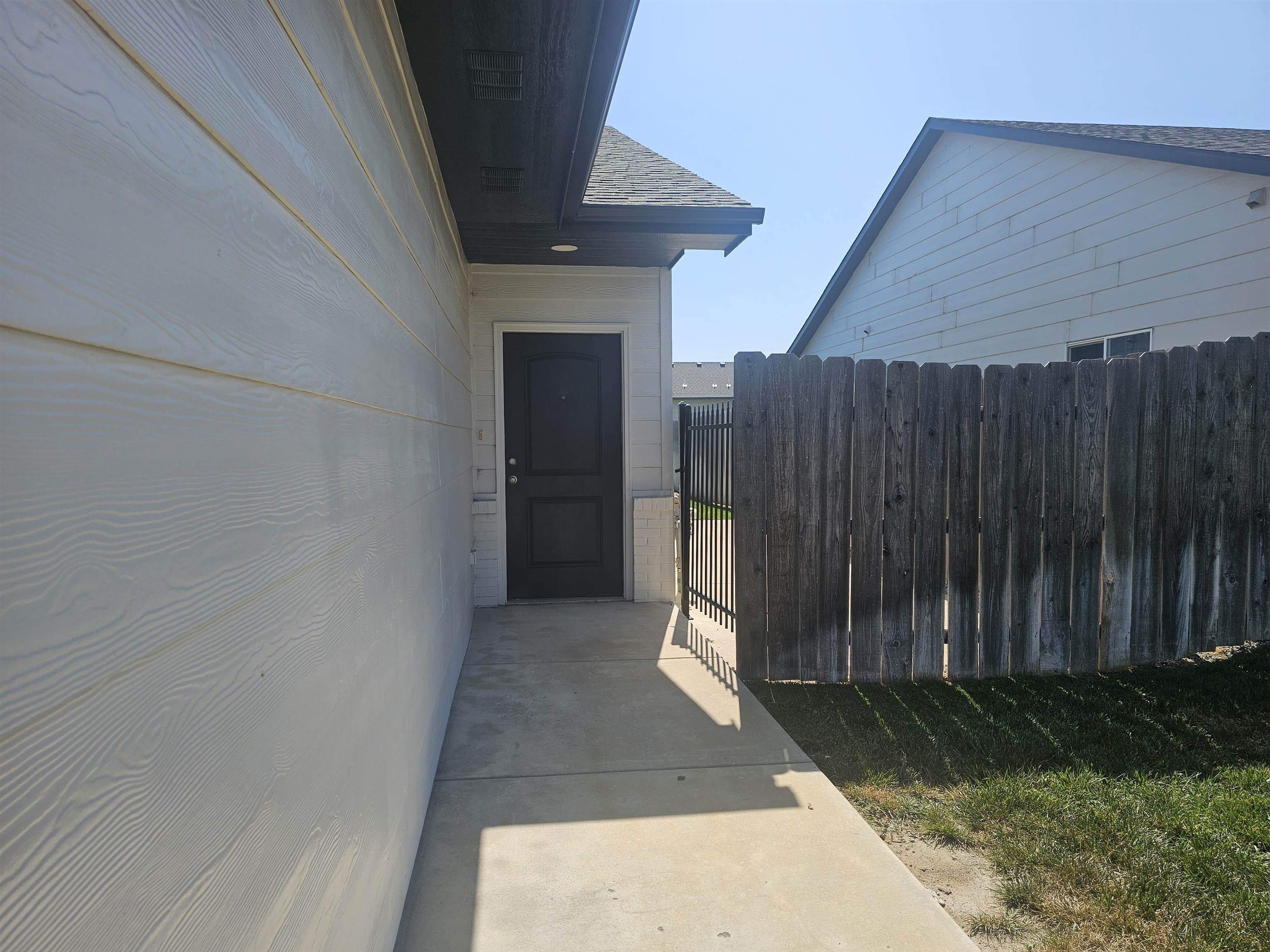 565 E Martens Ct – photo 2