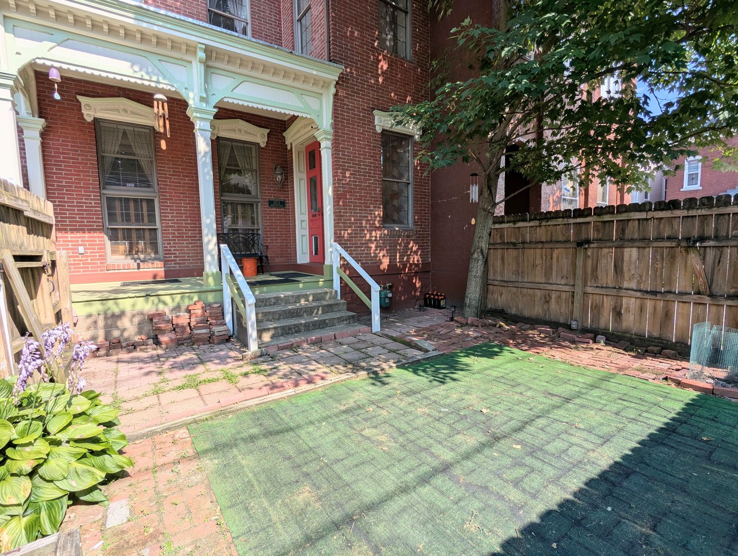 Unique 3 Bedroom, 2.5 Bathroom Single Family Home (Shadyside) – photo 3