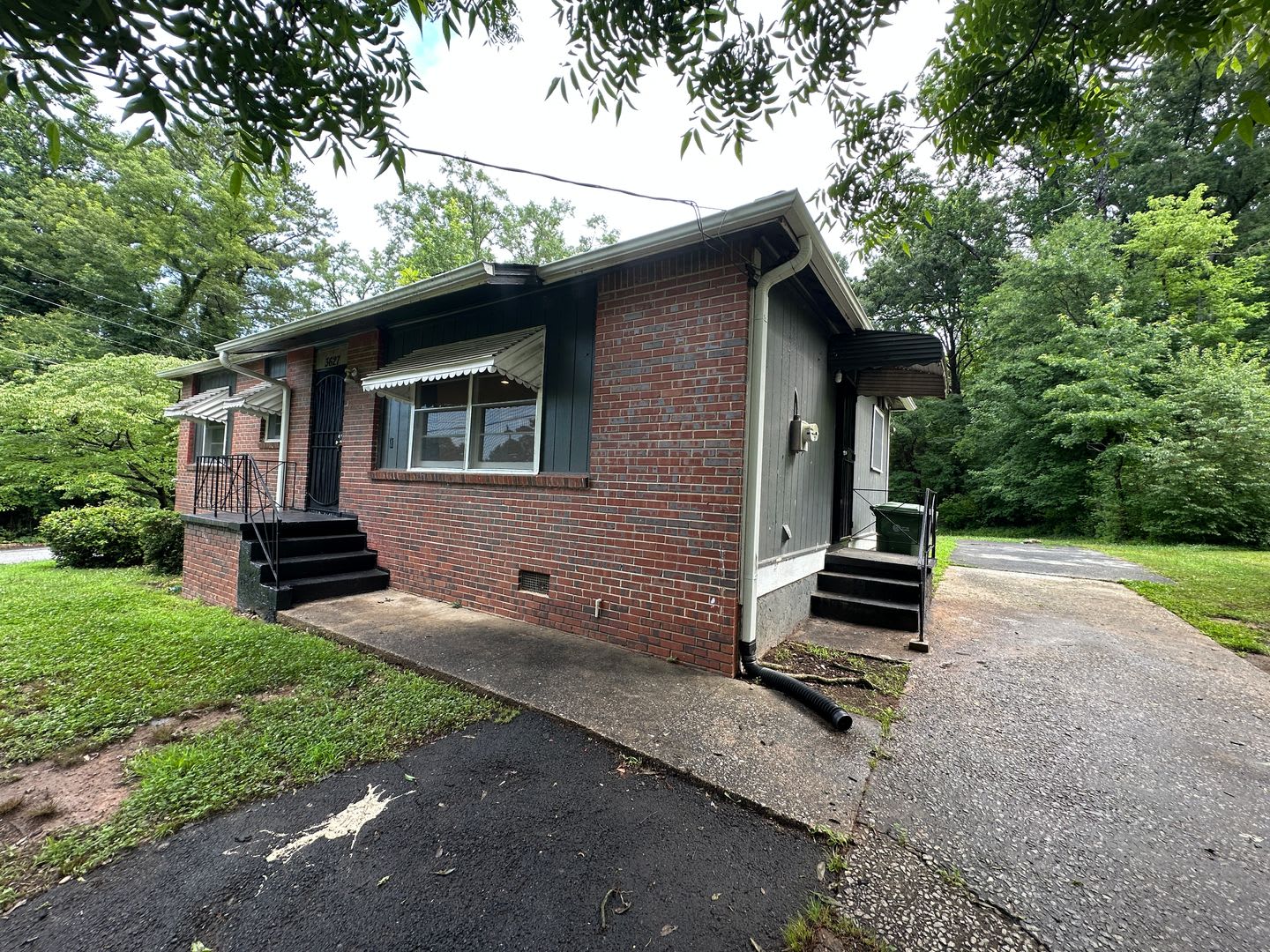 Charming 3 Bedroom 1 Bath Home in Atlanta – photo 2