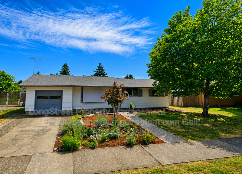 310 NE Cambridge Cir – photo 1