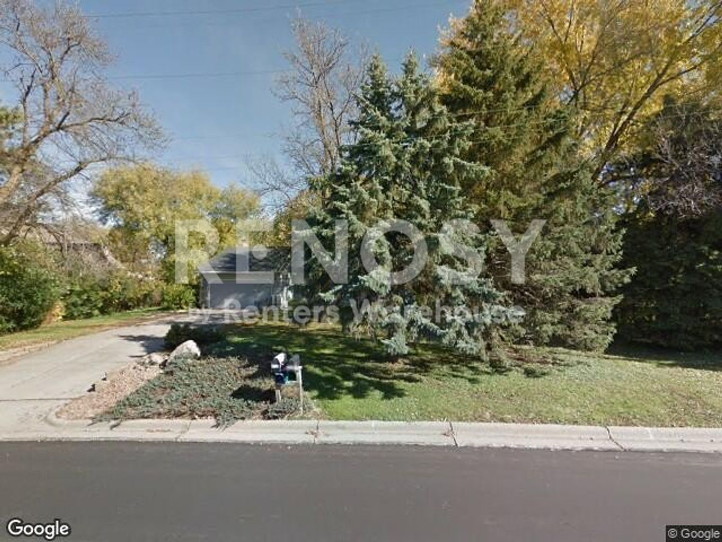 Spacious Expansive Wooded Lot In Shoreview – photo 2
