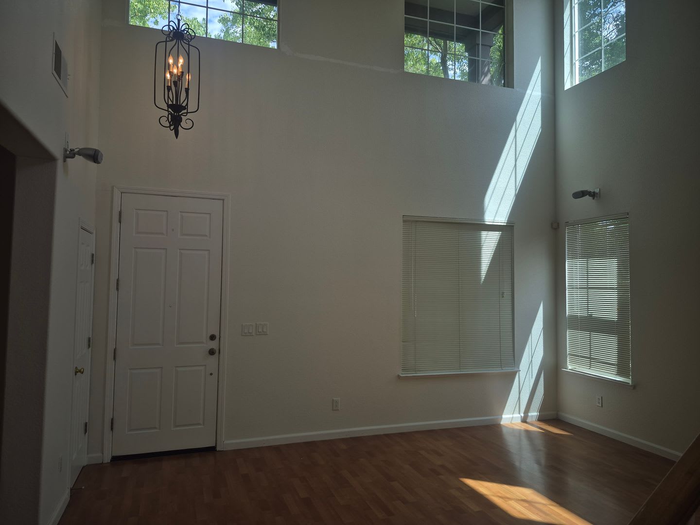 Georgeous 5 Bedroom 3.5 bath in Natomas Park – photo 4