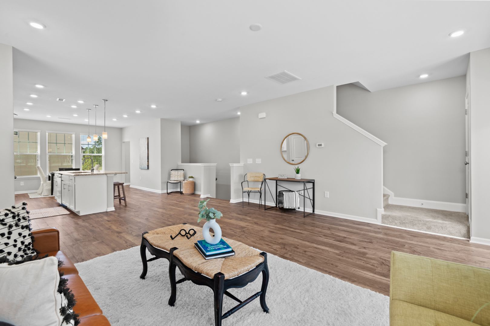 Spacious 4-Bed Home! Modern Kitchen, High Ceilings, Dual Primaries, Laundry Room, Pet Friendly! – photo 5