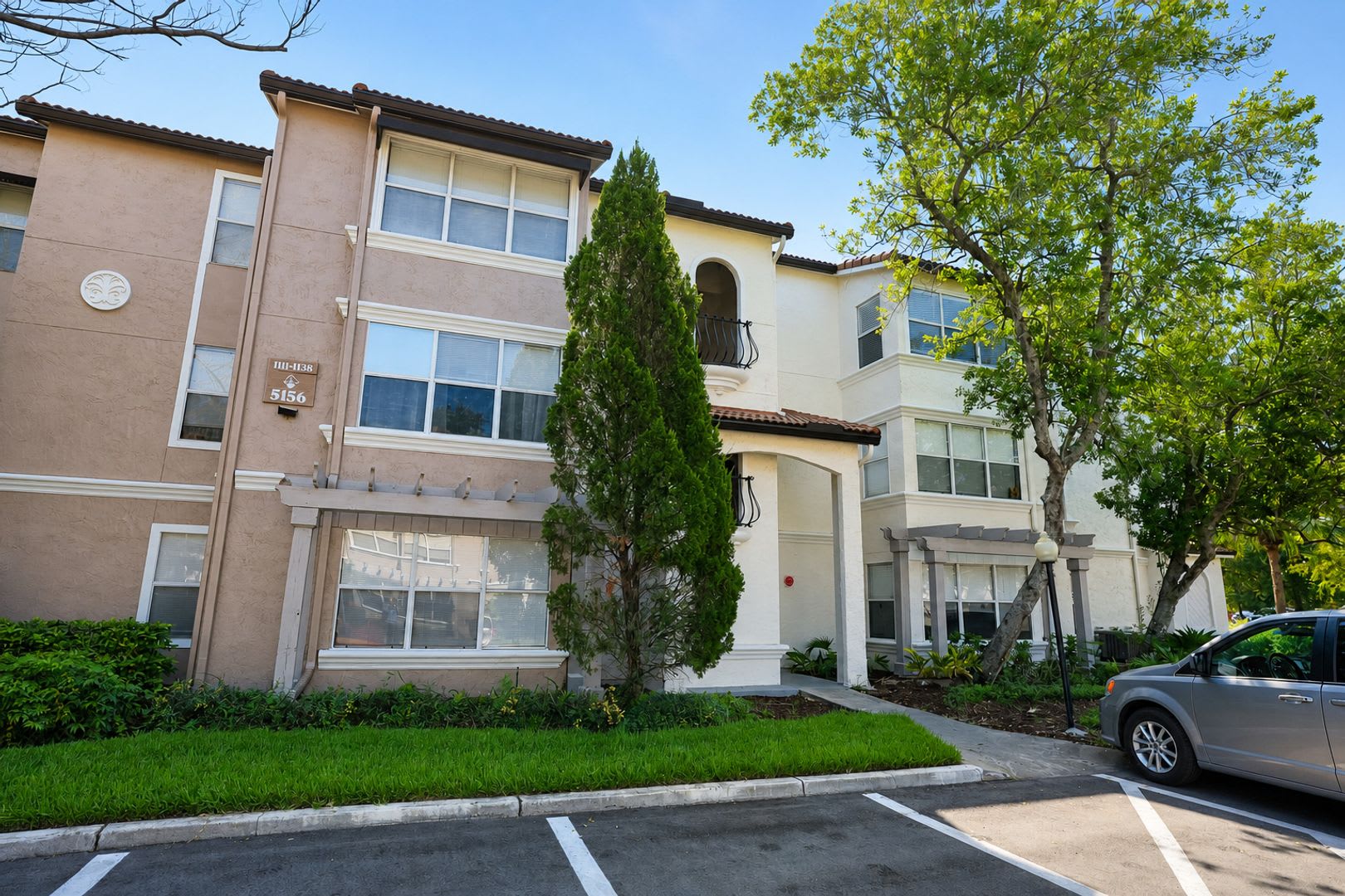 Renovated 2/2 with Pond View Gated Community Near Millenia – photo 1