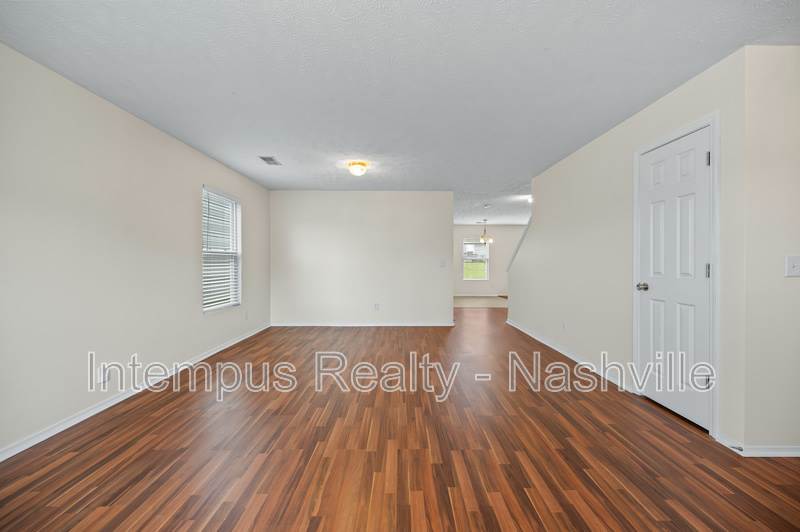3236 Woodpoint Dr – photo 3