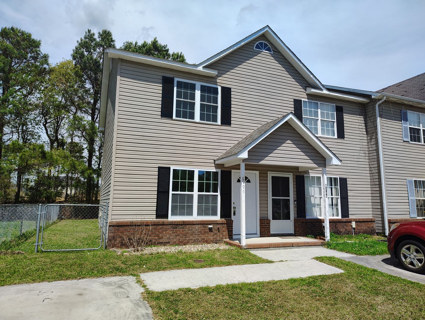 Cute Townhome – photo 1