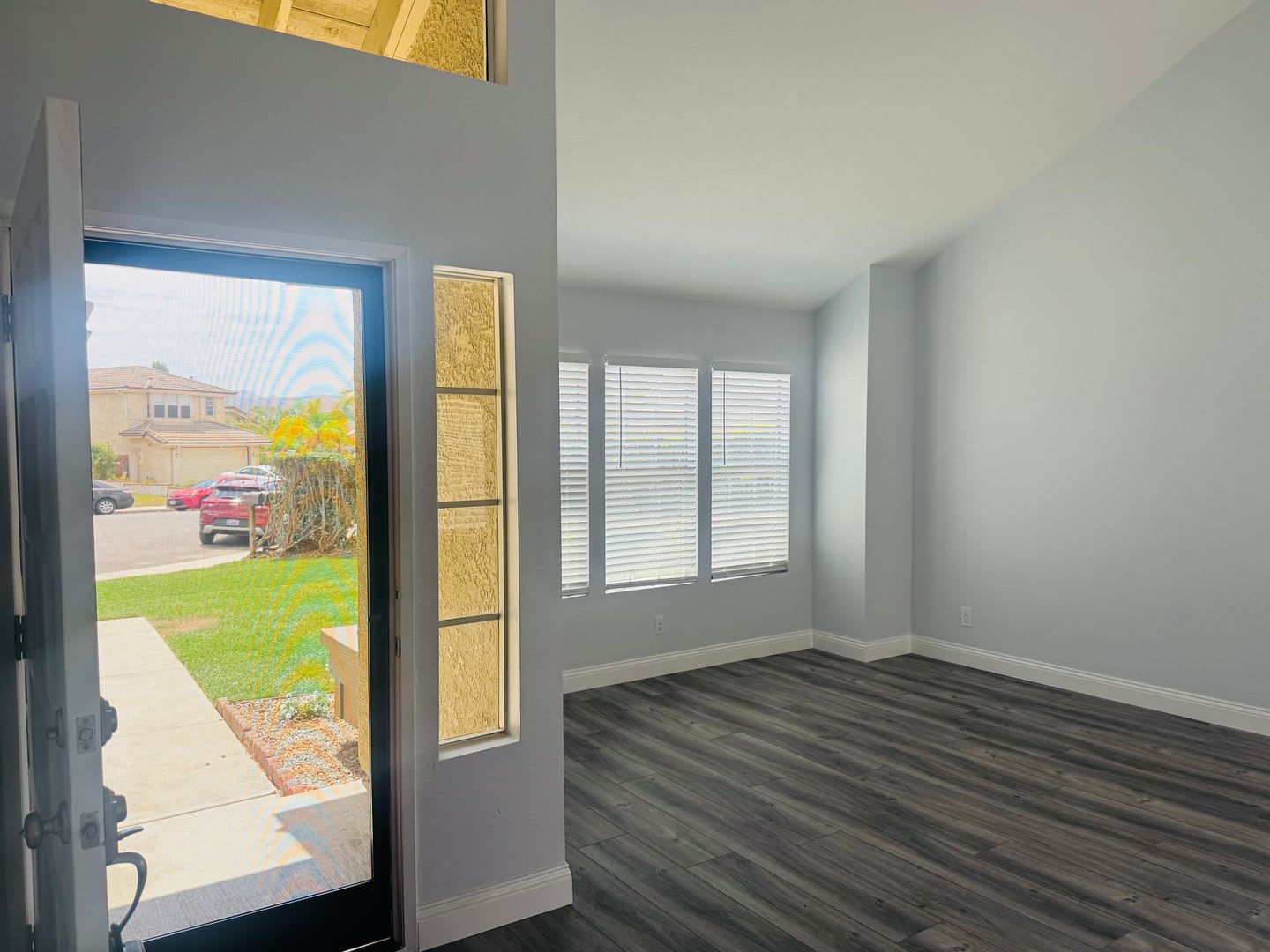 Better than new… 3 bedroom in Mission Oaks – photo 2