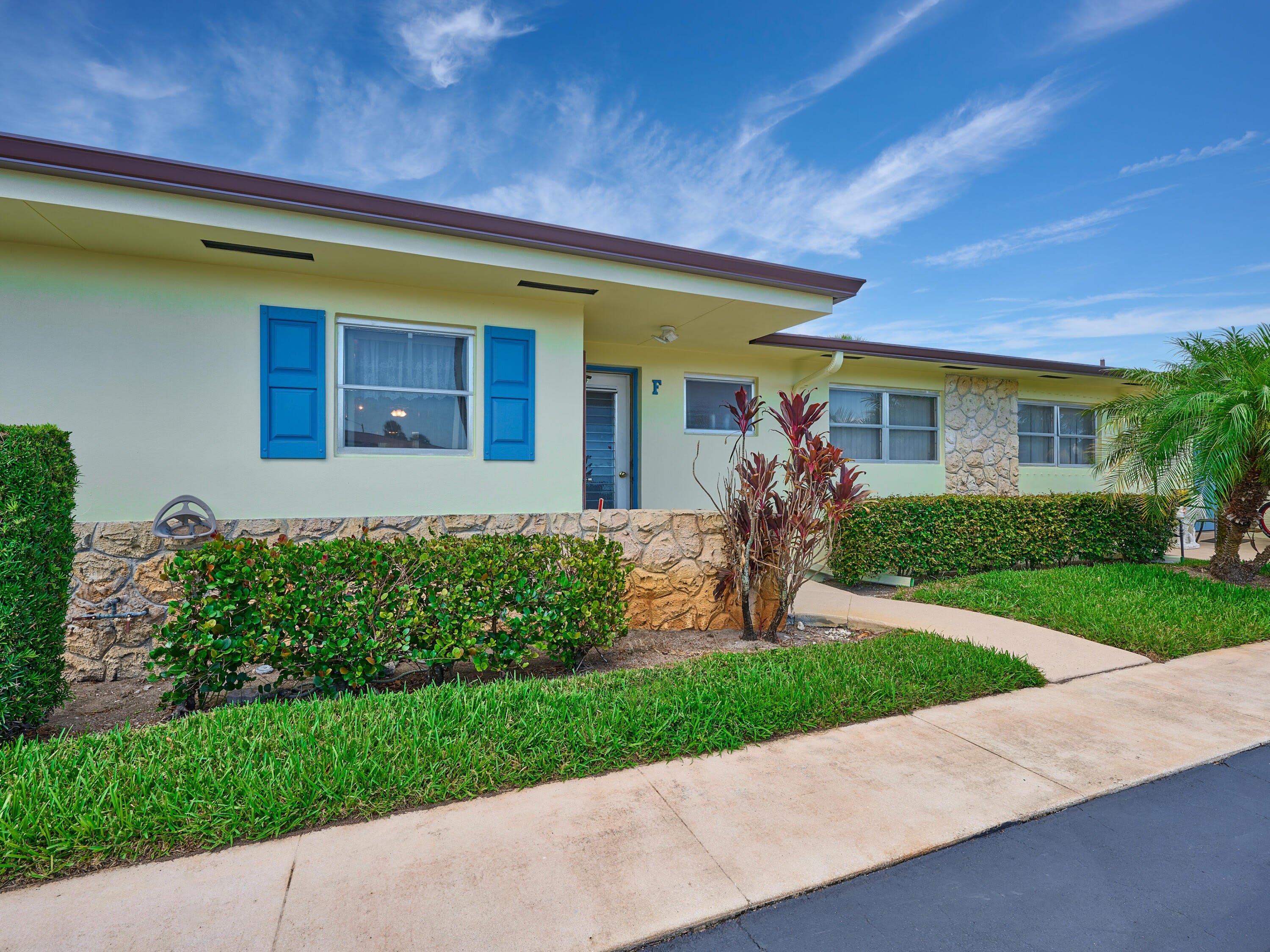 2804 Crosley Drive E – photo 1