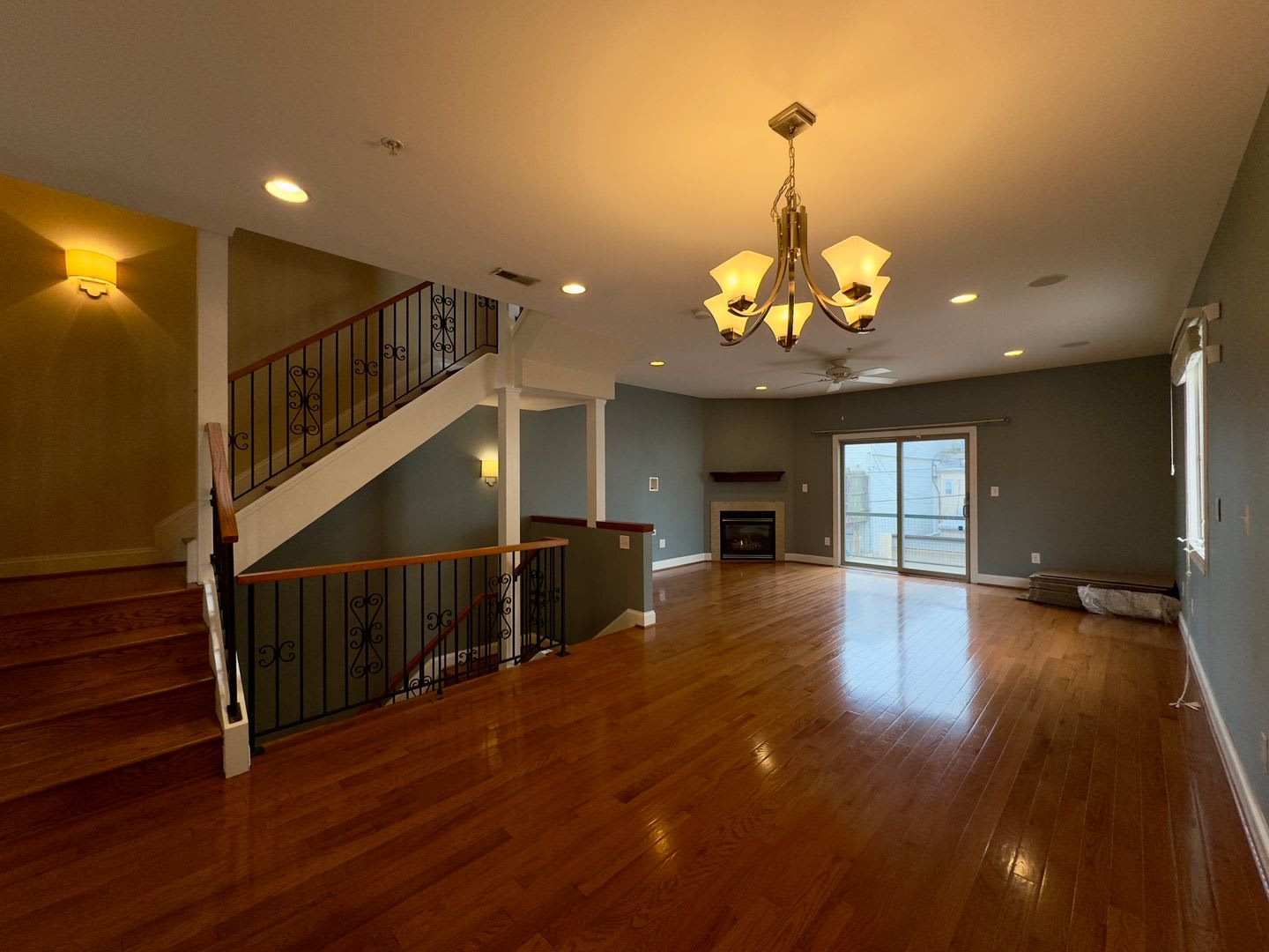 Charming 3BD/3.5BA Townhome with Attached Garage in Canton, MD! – photo 3