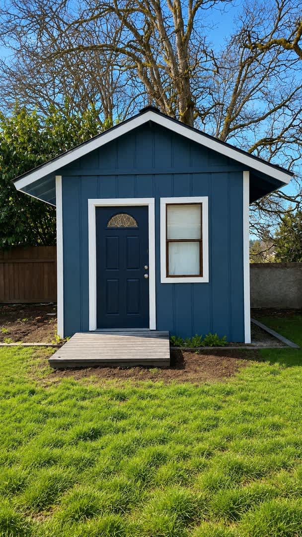 Renovated 3-Bedroom Home with Fenced Yard, Fireplace & In-Unit Laundry – photo 2