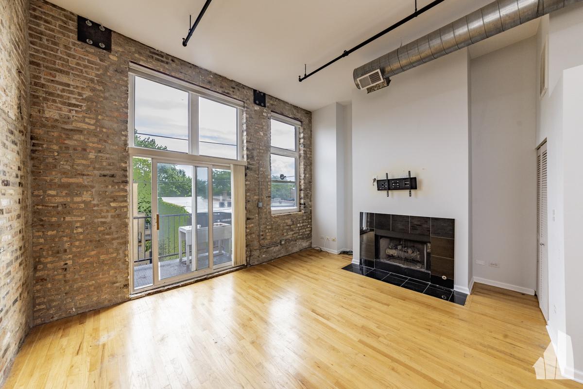 1907 N Milwaukee – photo 1